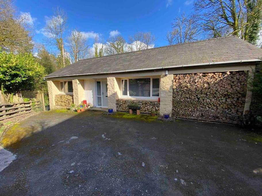 Beautiful Renovated Former Coach House Llandeilo Exterior photo
