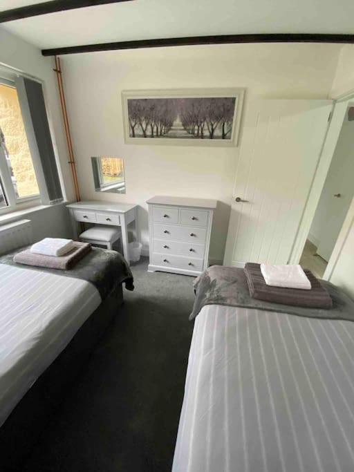 Beautiful Renovated Former Coach House Llandeilo Exterior photo