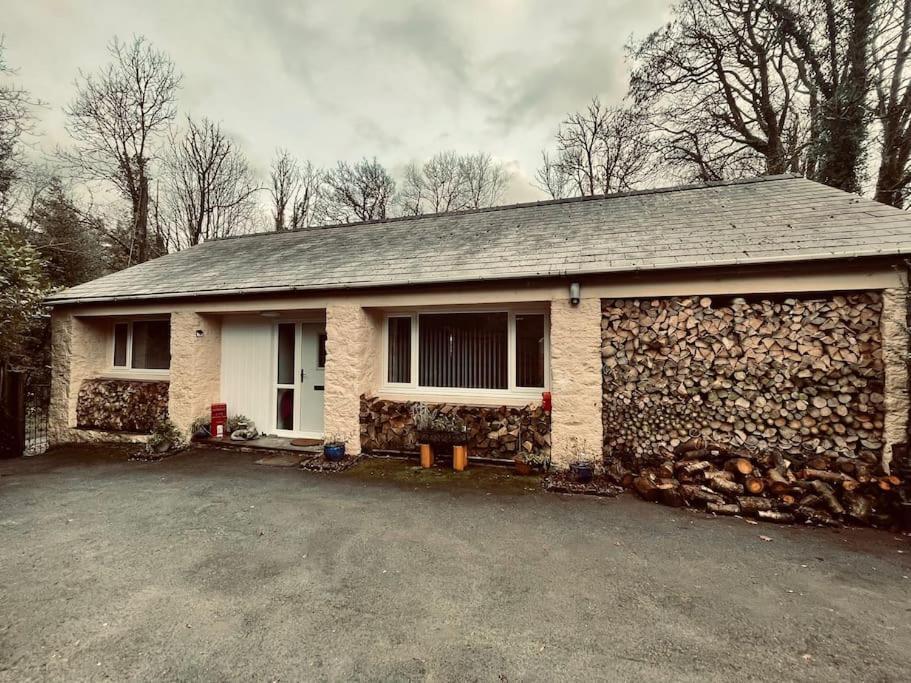 Beautiful Renovated Former Coach House Llandeilo Exterior photo