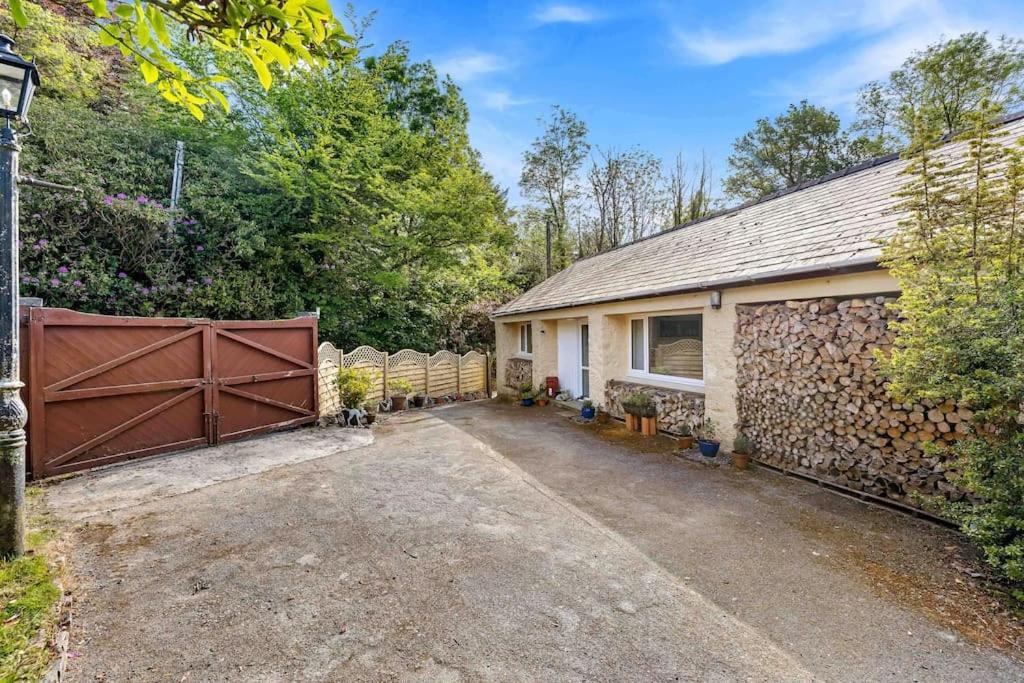 Beautiful Renovated Former Coach House Llandeilo Exterior photo