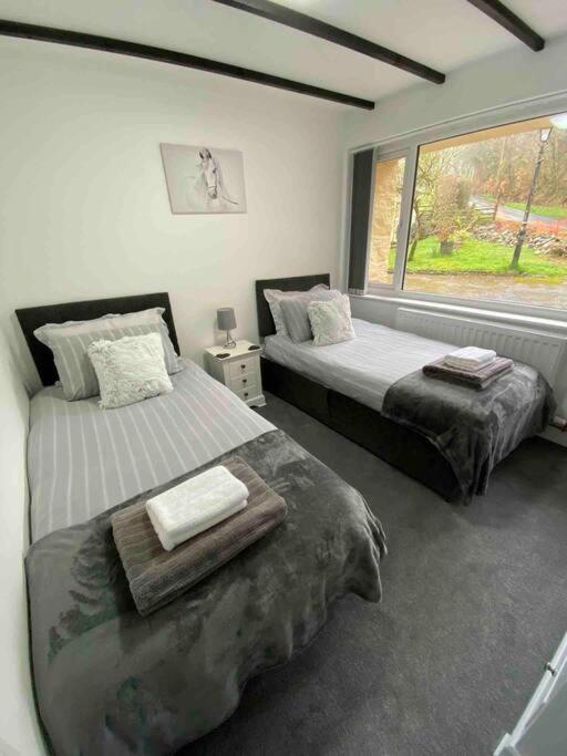 Beautiful Renovated Former Coach House Llandeilo Exterior photo