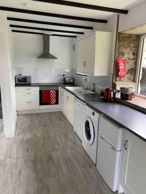 Beautiful Renovated Former Coach House Llandeilo Exterior photo