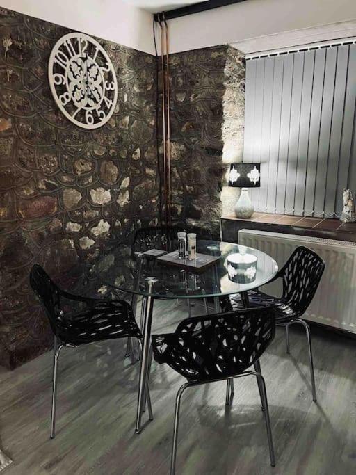 Beautiful Renovated Former Coach House Llandeilo Exterior photo