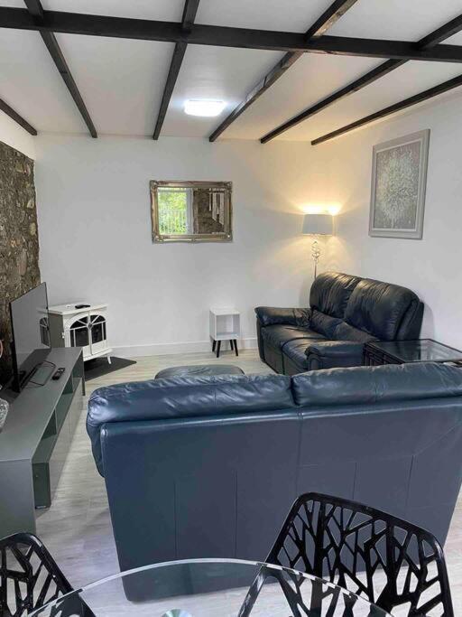 Beautiful Renovated Former Coach House Llandeilo Exterior photo