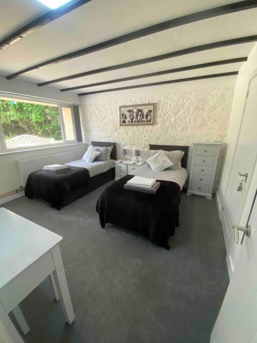 Beautiful Renovated Former Coach House Llandeilo Exterior photo