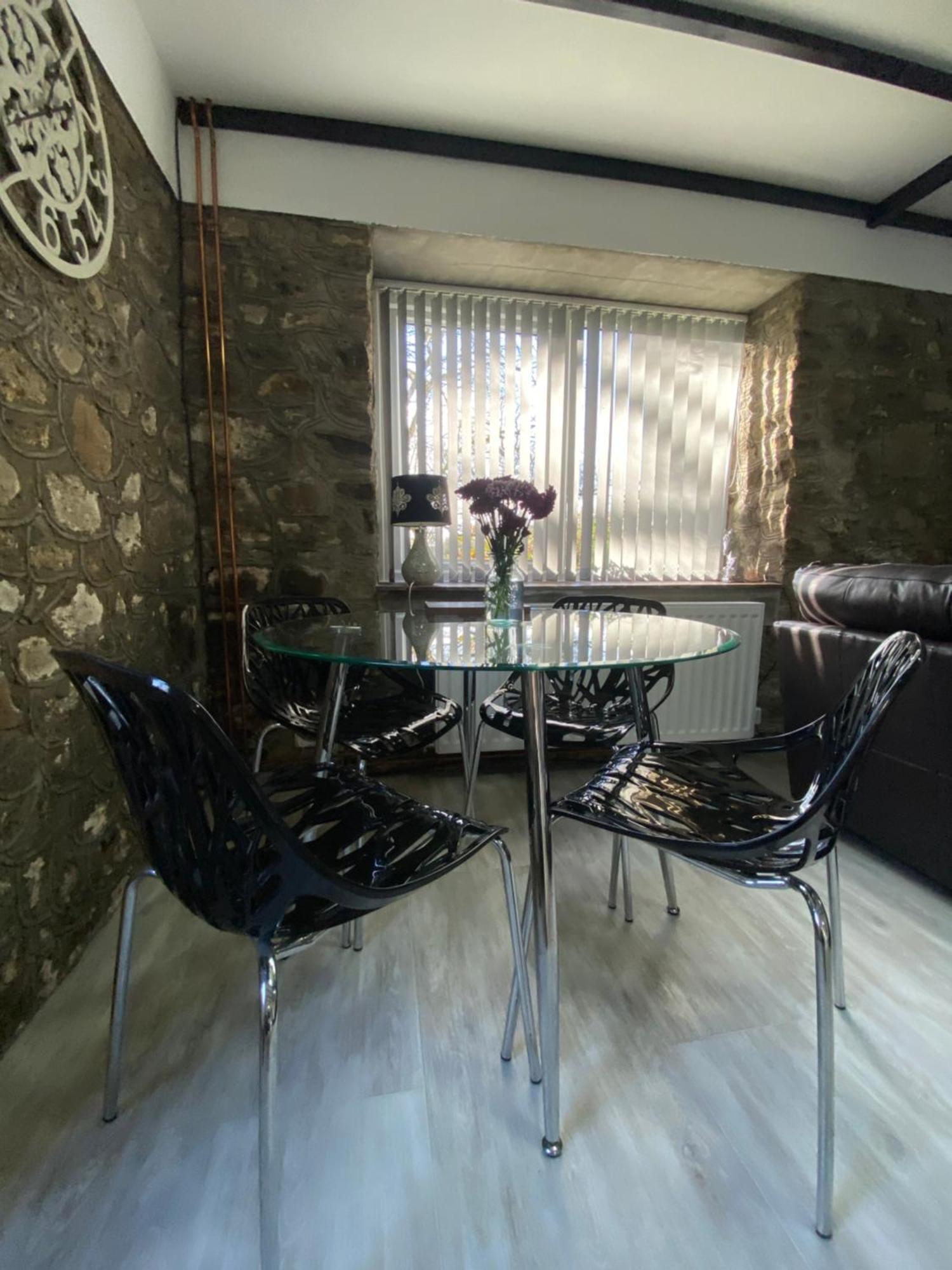 Beautiful Renovated Former Coach House Llandeilo Exterior photo
